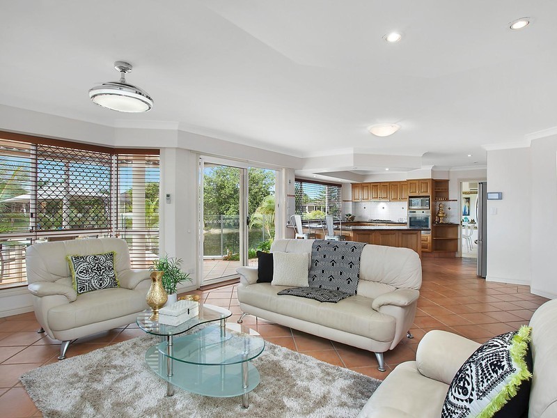 7 Argyle Crescent, Sorrento QLD 4217