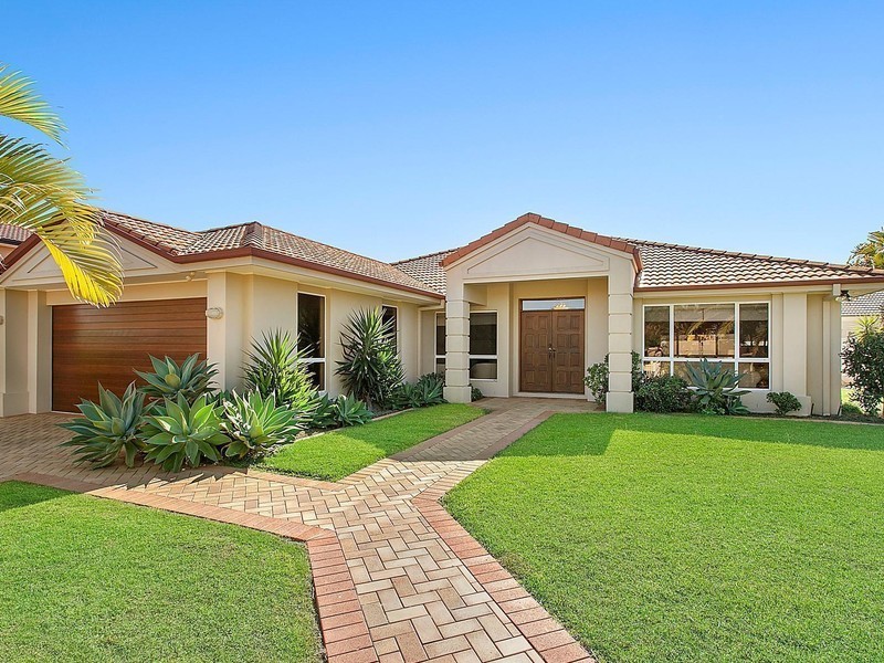 7 Jaeger Way, Benowa Waters QLD 4217