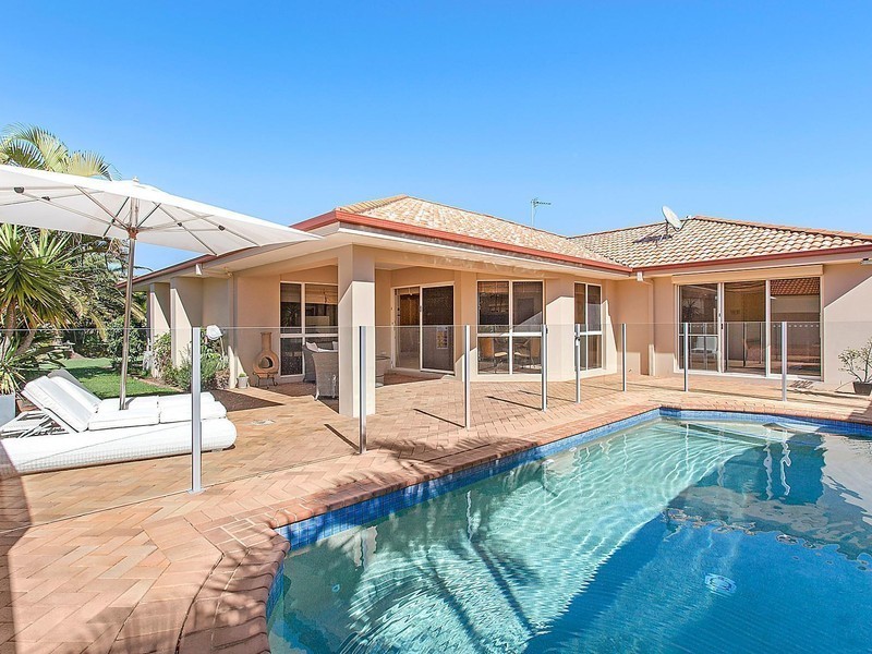 7 Jaeger Way, Benowa Waters QLD 4217