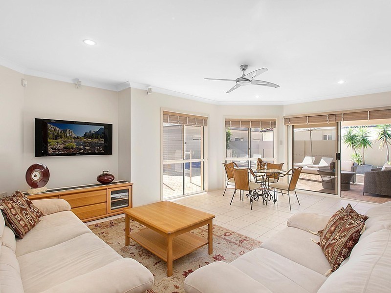 7 Jaeger Way, Benowa Waters QLD 4217