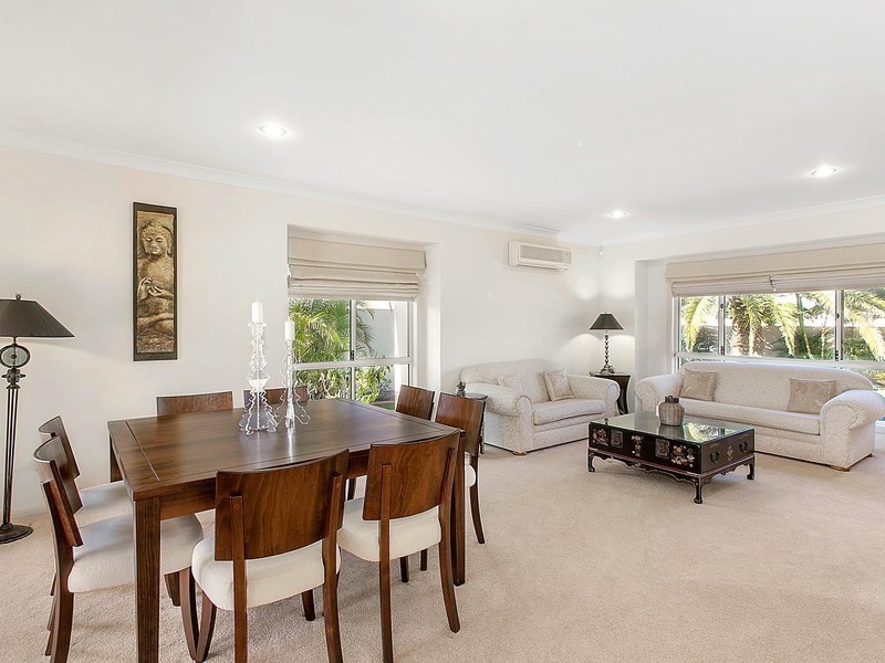 7 Jaeger Way, Benowa Waters QLD 4217