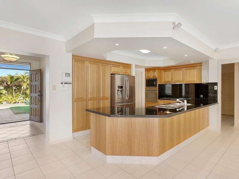 7 Jaeger Way, Benowa Waters QLD 4217