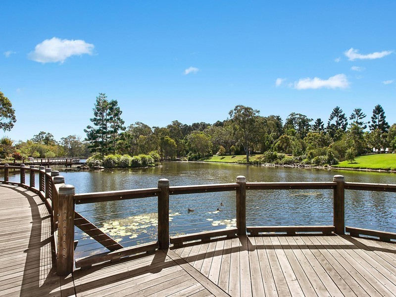 7 Jaeger Way, Benowa Waters QLD 4217