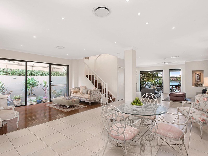 524 Oyster Cove Promenade, Helensvale QLD 4212