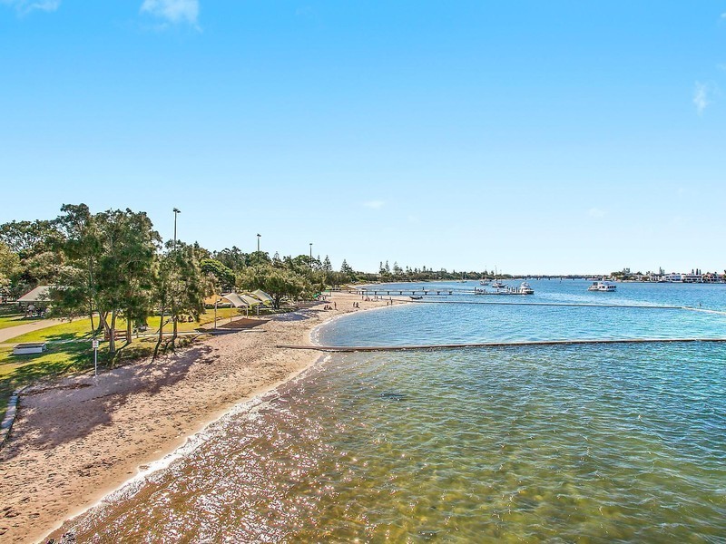 14 Muscovey Avenue, Paradise Point QLD 4216