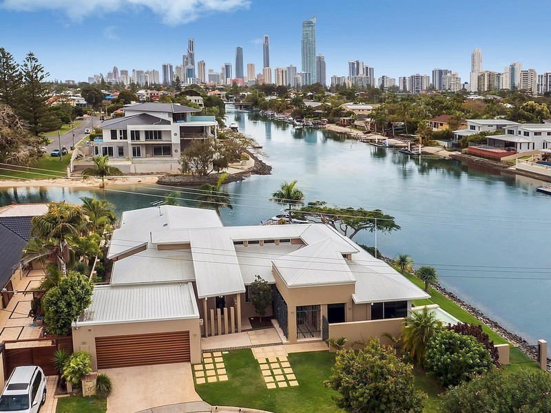 17 Meredith Drive, Broadbeach Waters QLD 4218