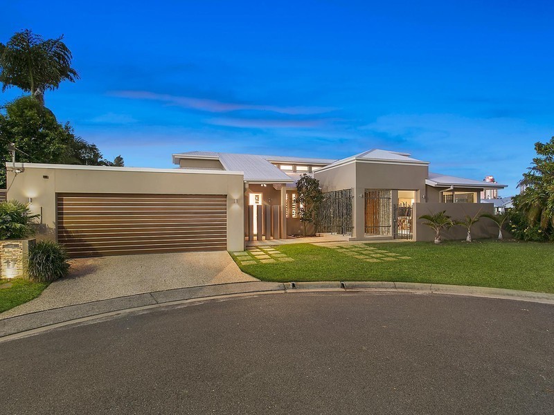 17 Meredith Drive, Broadbeach Waters QLD 4218