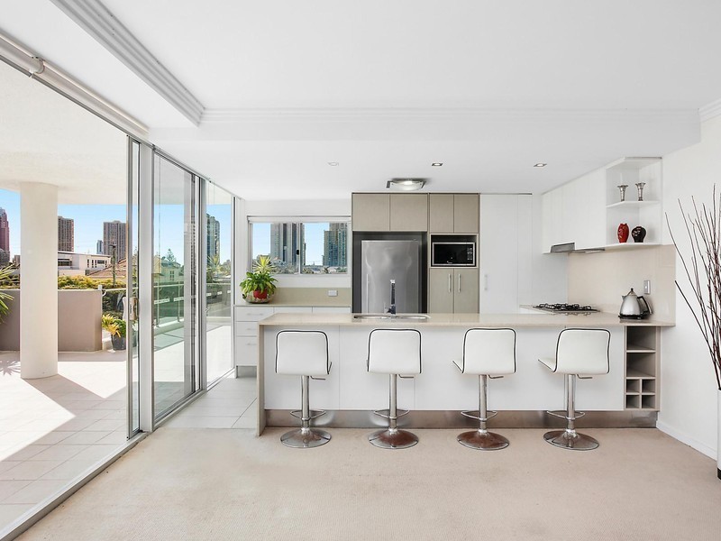 19/53 Darrambal Street, Chevron Island QLD 4217