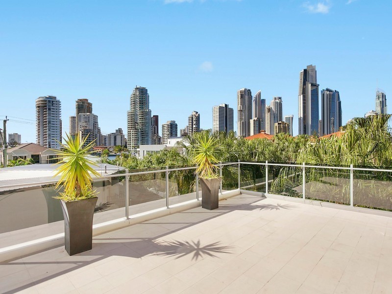 19/53 Darrambal Street, Chevron Island QLD 4217