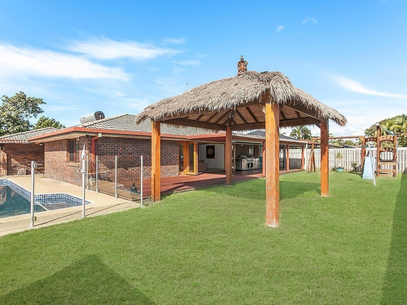 1 Southerly Street, Mermaid Waters QLD 4218