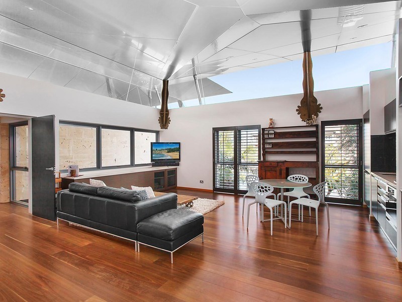 2 Anglers Esplanade, Runaway Bay QLD 4216