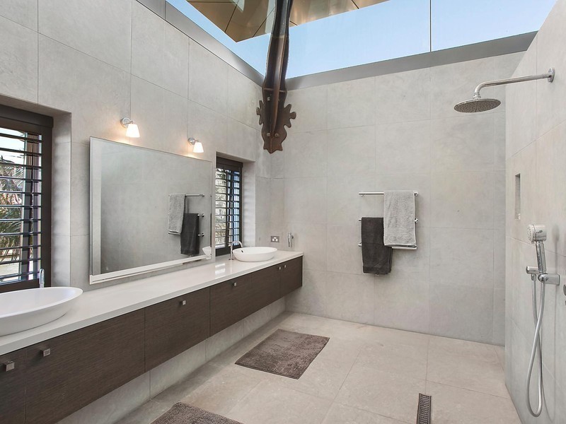 2 Anglers Esplanade, Runaway Bay QLD 4216