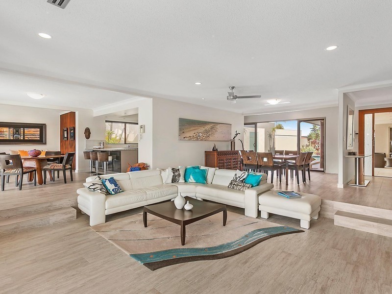 10 Kookaburra Court, Sorrento QLD 4217