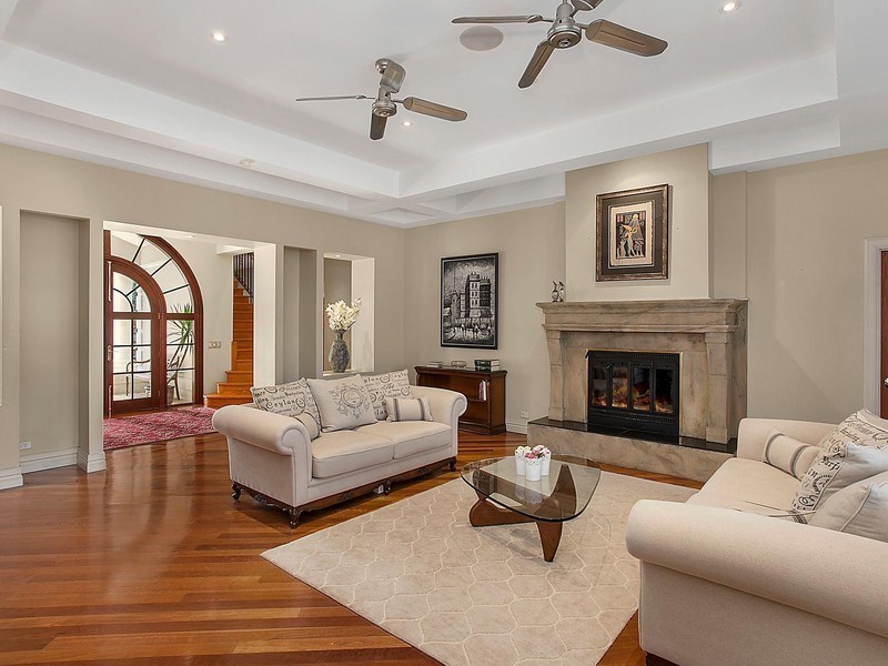 110 Crescent Avenue, Hope Island QLD 4212