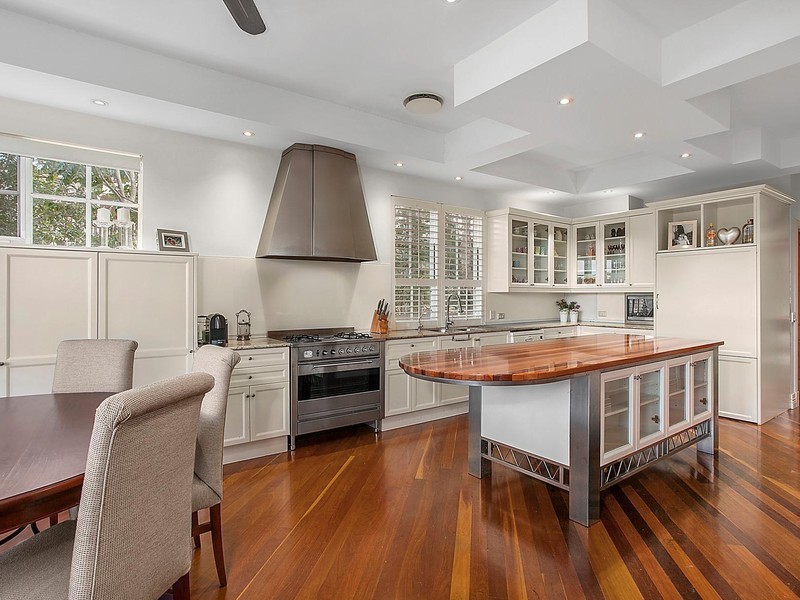 110 Crescent Avenue, Hope Island QLD 4212