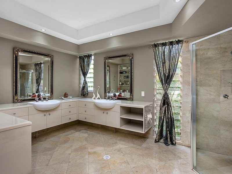 110 Crescent Avenue, Hope Island QLD 4212