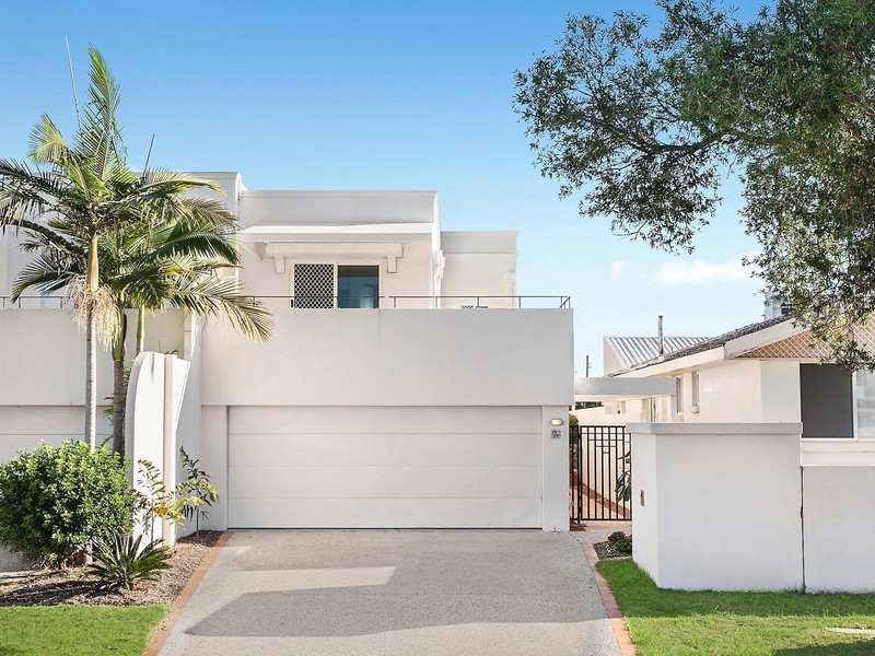 2/195 Stanhill Drive, Chevron Island QLD 4217