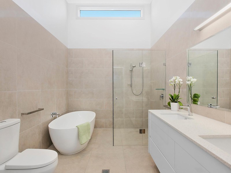 2/195 Stanhill Drive, Chevron Island QLD 4217