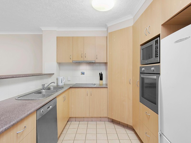 6/16 Sykes Court, Southport QLD 4215