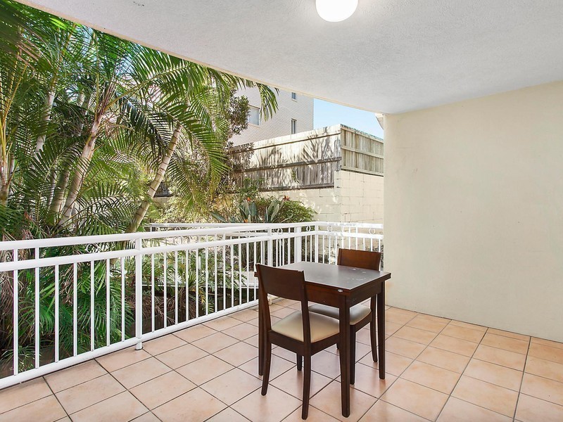 6/16 Sykes Court, Southport QLD 4215