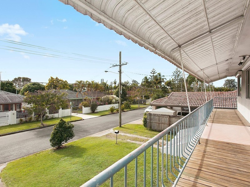 44 Coogeen Street, Sorrento QLD 4217