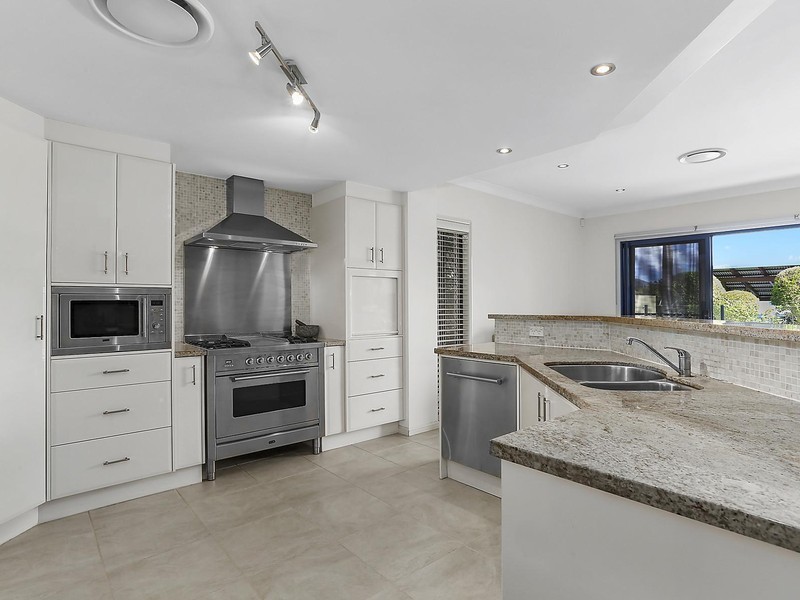 14 North Bank Court, Helensvale QLD 4212