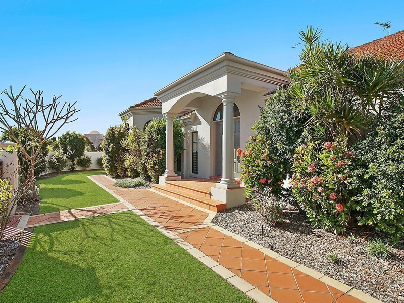 30 Deborah Avenue, Benowa Waters QLD 4217