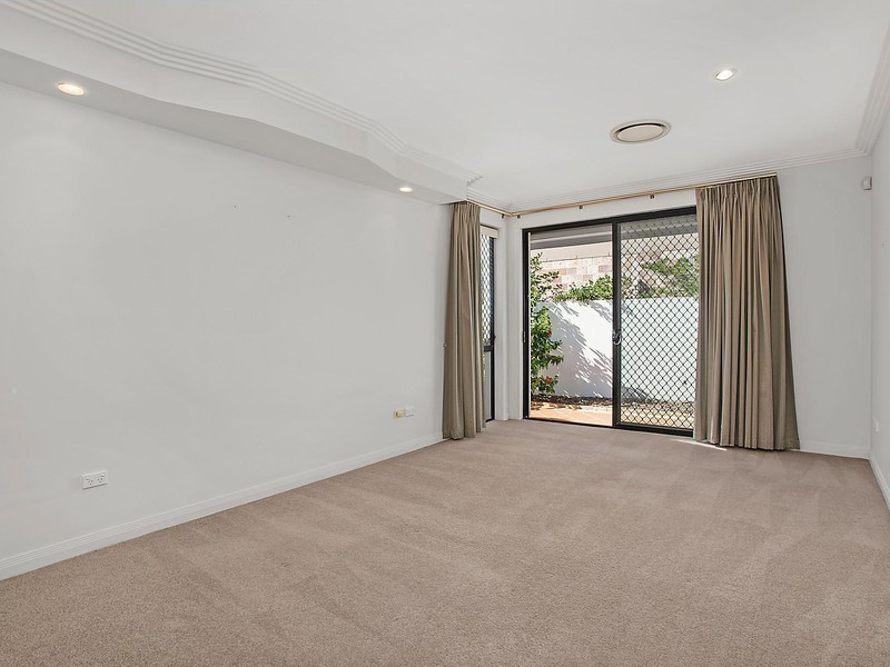 30 Deborah Avenue, Benowa Waters QLD 4217