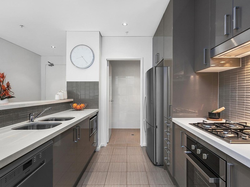 1703/4 Como Crescent, Southport QLD 4215