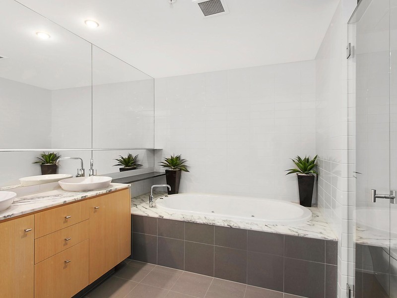 1404/17 Albert Avenue, Broadbeach QLD 4218