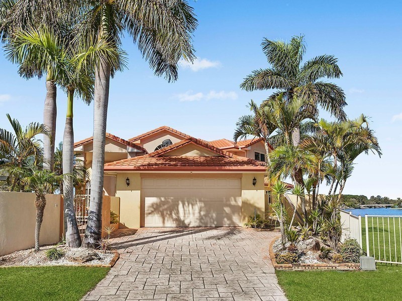 31 Pilot Court, Mermaid Waters QLD 4218