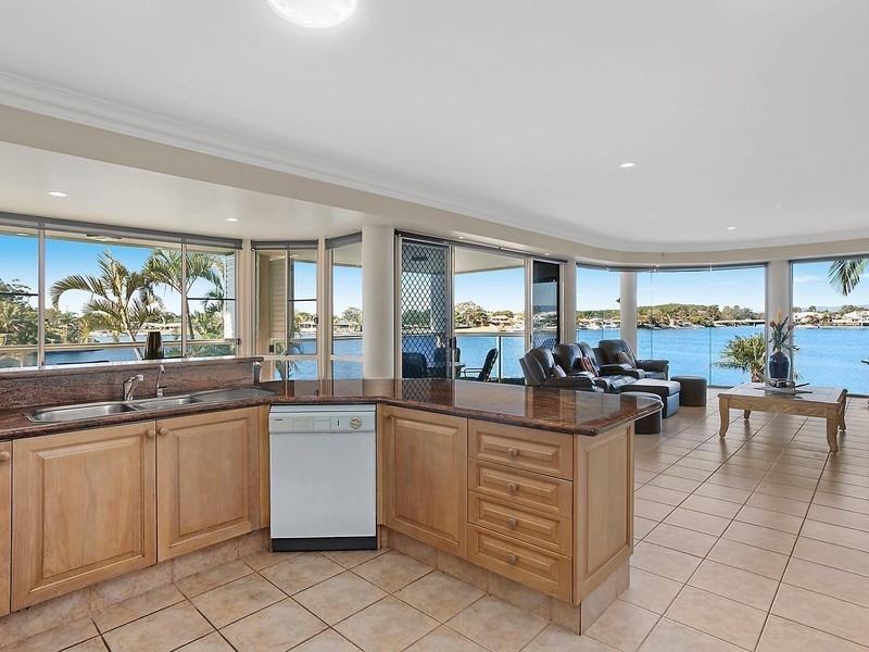 31 Pilot Court, Mermaid Waters QLD 4218