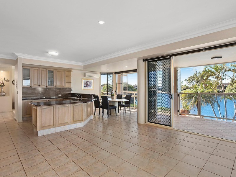 31 Pilot Court, Mermaid Waters QLD 4218