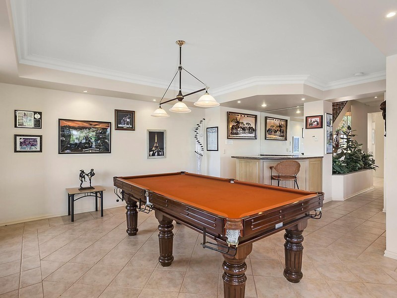 31 Pilot Court, Mermaid Waters QLD 4218