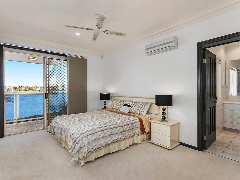 31 Pilot Court, Mermaid Waters QLD 4218