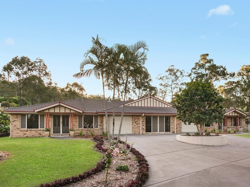 2/11 Woodlands Way, Parkwood QLD 4214