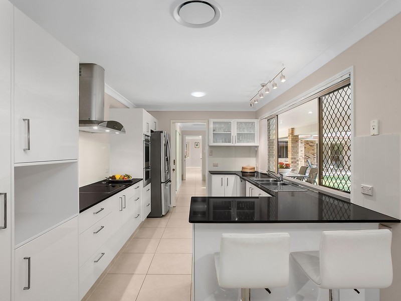 2/11 Woodlands Way, Parkwood QLD 4214