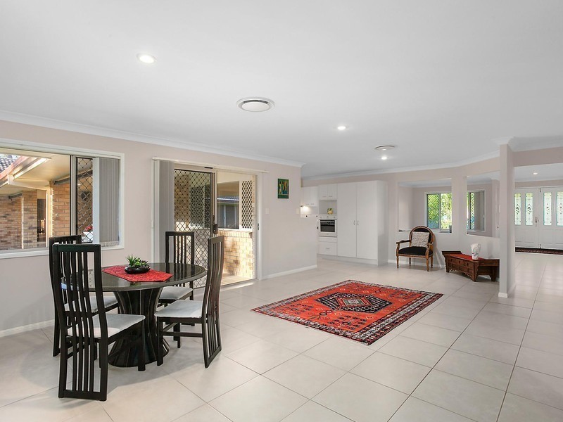 2/11 Woodlands Way, Parkwood QLD 4214