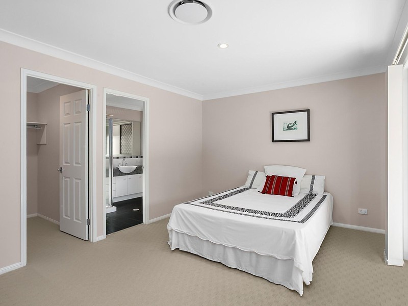 2/11 Woodlands Way, Parkwood QLD 4214