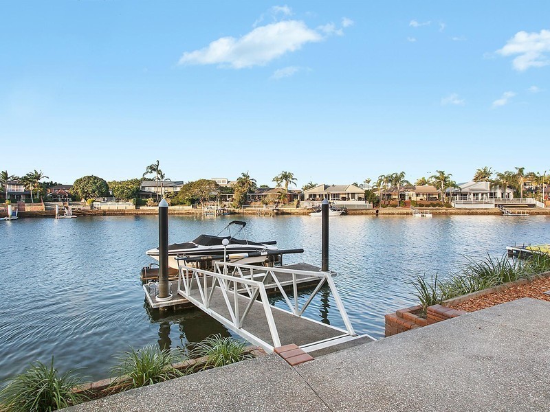 23 Pebble Beach Drive, Runaway Bay QLD 4216