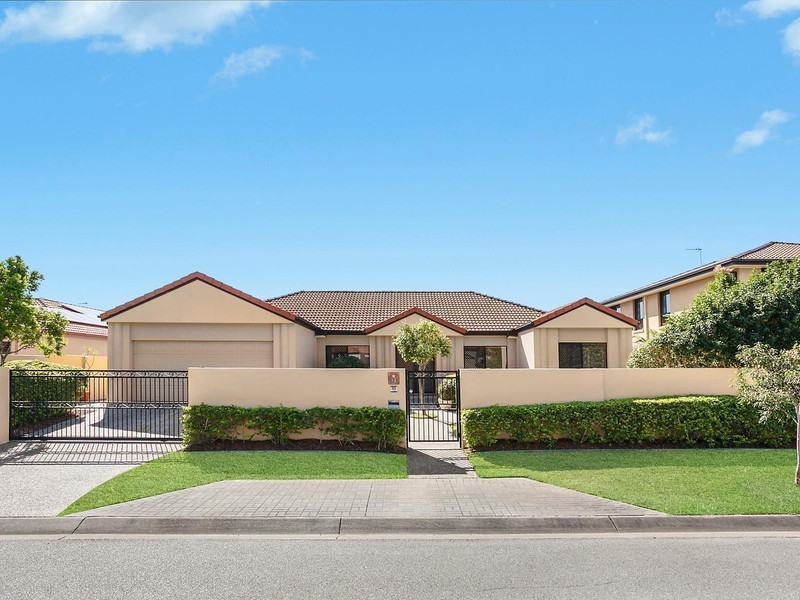 11 Jaeger Way, Benowa Waters QLD 4217