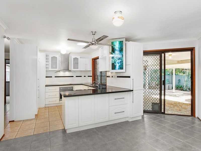 6 Richard Crescent, Highland Park QLD 4211