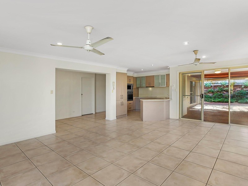 2/95 Arundel Drive, Arundel QLD 4214