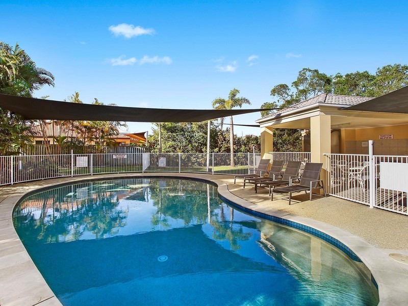 2/95 Arundel Drive, Arundel QLD 4214