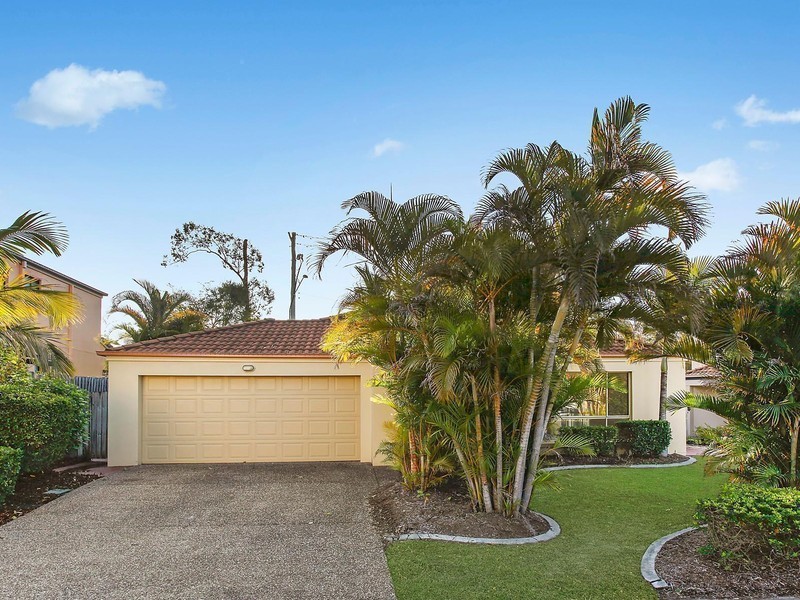 2/95 Arundel Drive, Arundel QLD 4214