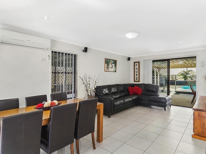 20 Lowanna Drive, Ashmore QLD 4214