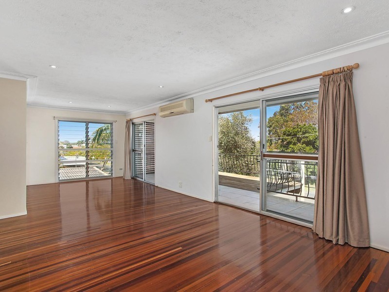 11 Robin Avenue, Paradise Point QLD 4216