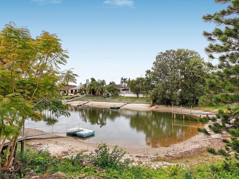 1 Argyle Crescent, Sorrento QLD 4217