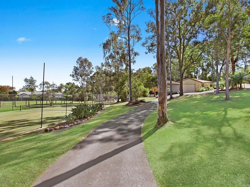 68 Riverdowns Crescent, Helensvale QLD 4212