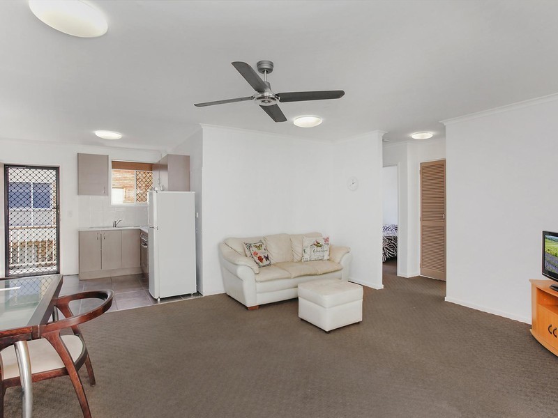 4/11 Rosewood Avenue, Broadbeach QLD 4218